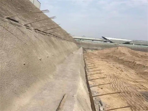 铁西河道边坡加固